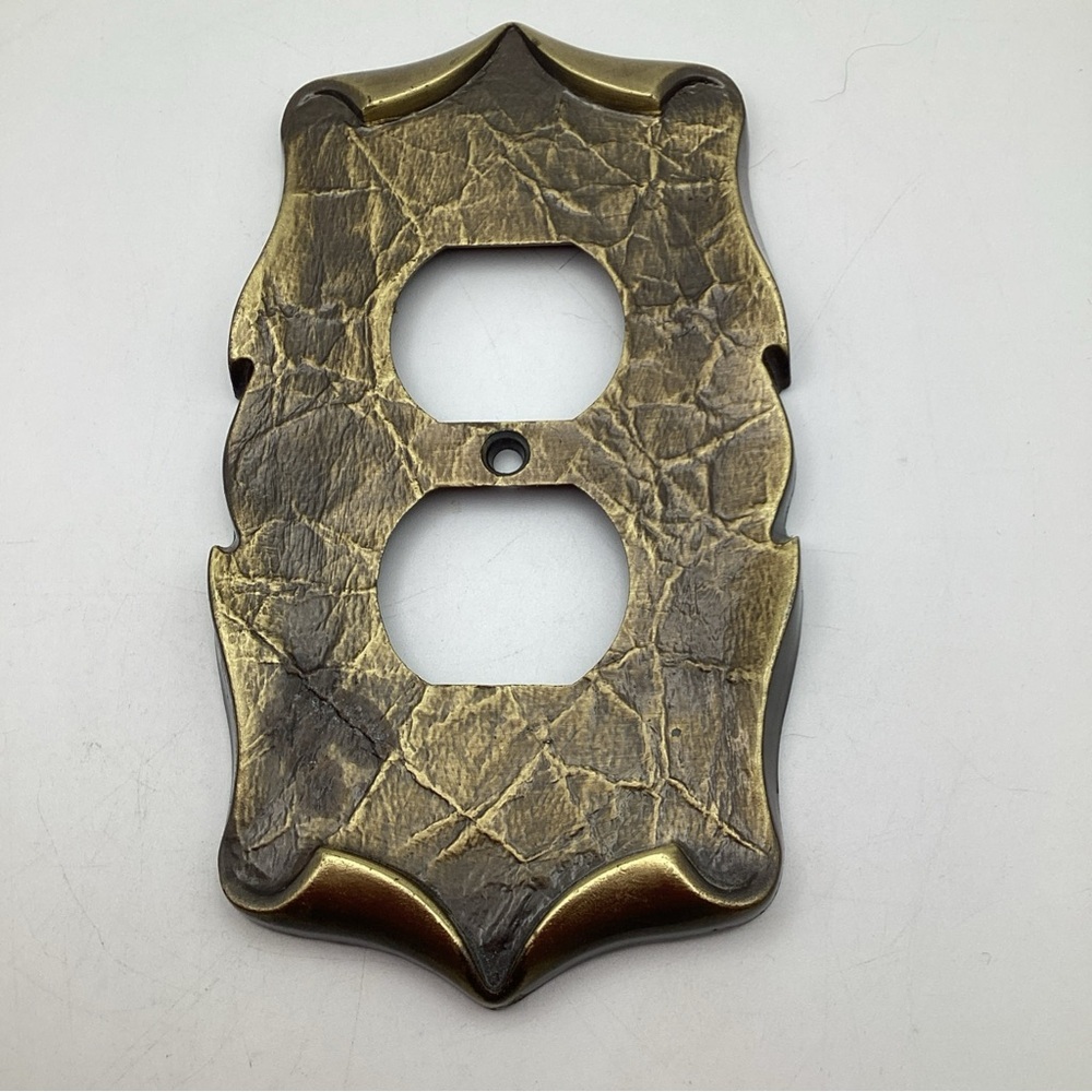 Vintage Amerock Carriage House Outlet Receptacle Duplex Cover Plate 9082-1